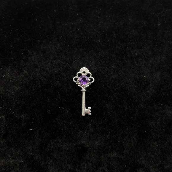 925 SUN Key Shaped Pendant - Picture 1 of 4